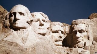 The statues of George Washington, Thomas Jefferson, Teddy Roosevelt and Abraham Lincoln at Mount Rushmore in South Dakota