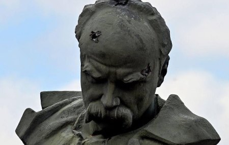 Bullets in the head. A monument to the poet Taras Shevchenko shot by occupiers in Borodyanka, Kyiv region. Kurama's poem. 